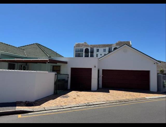 4 BEDROOM HOUSE FOR SALE IN STRAND NORTH